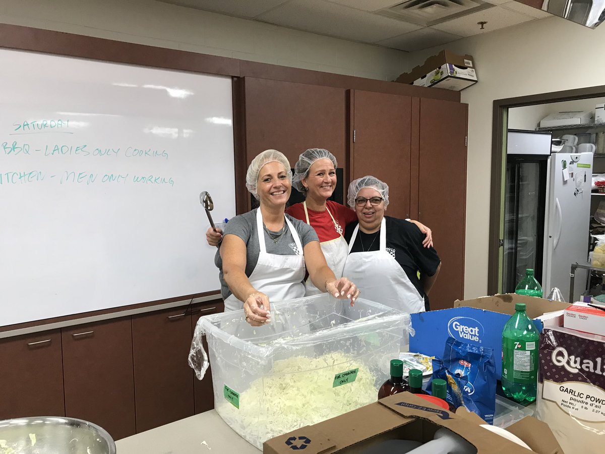 HrVwpg's tweet photo. Our pavilion wouldn’t not run with out our wonderful volunteers! Thank you to everyone who has come out to volunteer❤️ @folklorama #folklorama50 #cropavilion https://t.co/Fg5S1XFu1X