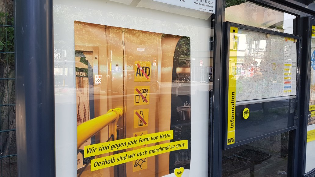 Hubertus Knabe Dass Anhangern Der Afd Wie Auf Plakaten In Berlin Sogar Die Benutzung Der U Bahn Untersagt Werden Soll Ubertrifft Dabei Selbst Die Realitat Im Sed Staat T Co Otbjfyw9vl Foto