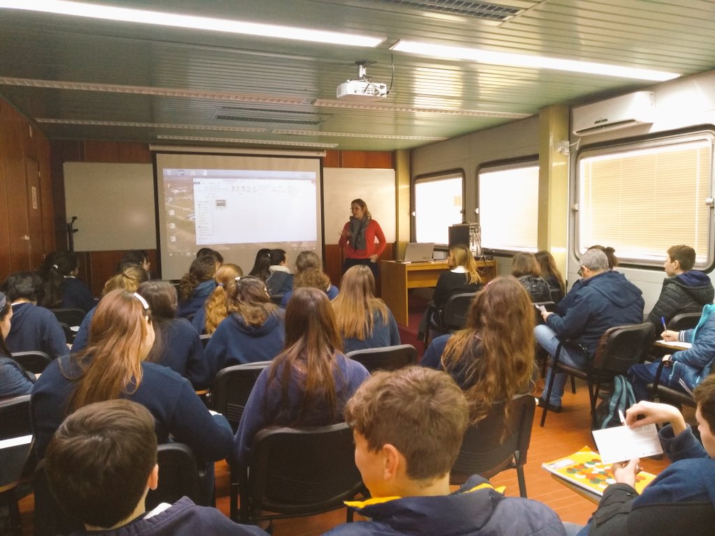 PTLCSAPEM's tweet photo. #PTLC
Hoy recibimos la visita de alumnos de primer año de la Escuela San Ezequiel Moreno de Santa Fe. Laura Ibáñez de la empresa #azchrum les contó sobre su experiencia como emprendedora. https://t.co/pErjjj8qV1
