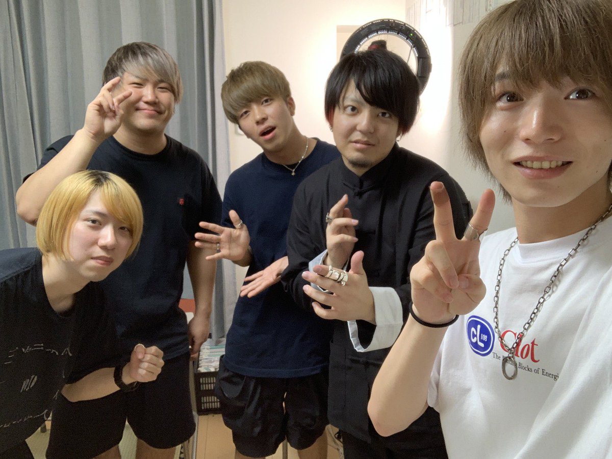 laters_hayashin's tweet photo. 仲良くなったはずなのに夕闇さん方の顔から笑顔が伺えない写真がこちら。 https://t.co/IFOZcA5iqV