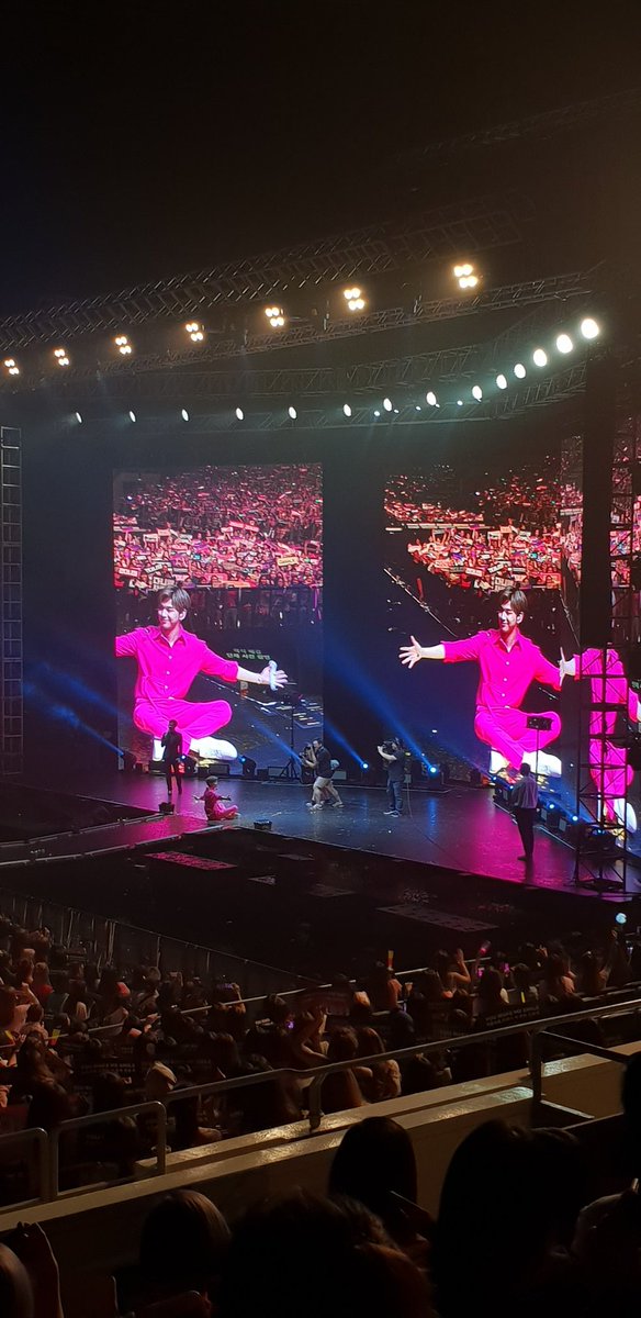 asiaonecom's tweet photo. And it's over! Look out for our article on the Kang Daniel fanmeeting soon and thank you to @UNUSUAL_ENT for the invite~
#강다니엘 #kangdaniel #カンダニエル #kangdanielinSG #뭐해 #What_are_you_up_to #ColourOnMe @danielk_konnect https://t.co/QKtWKLNT6T