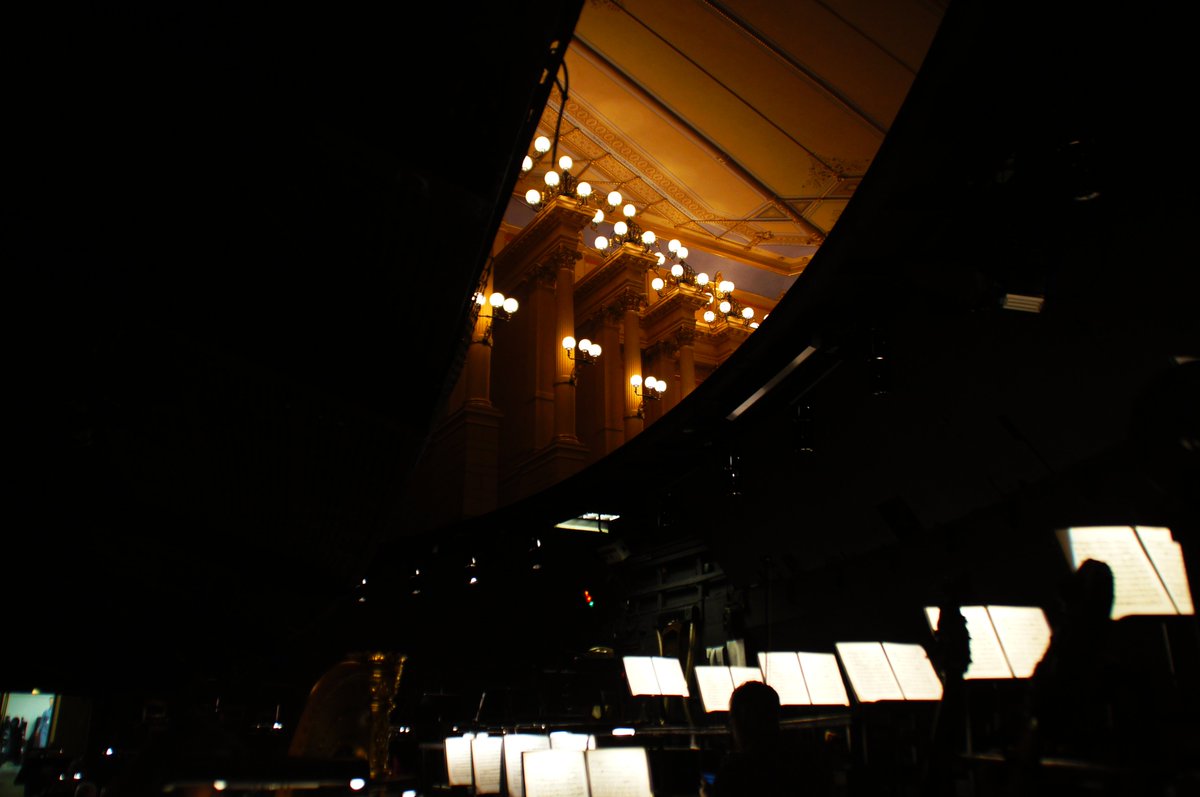 WagnerFestival's tweet photo. Die Sonntagszäsuren warten regelmäßig mit besonderen Gästen auf. Diesen Sonntag werden Mitglieder des Festspielorchesters einen Einblick in ihre Arbeit im Orchestergraben geben und über die besonderen akustischen Verhältnisse sprechen die das Festspielhaus so einzigartig machen! https://t.co/aj95lZGzgP