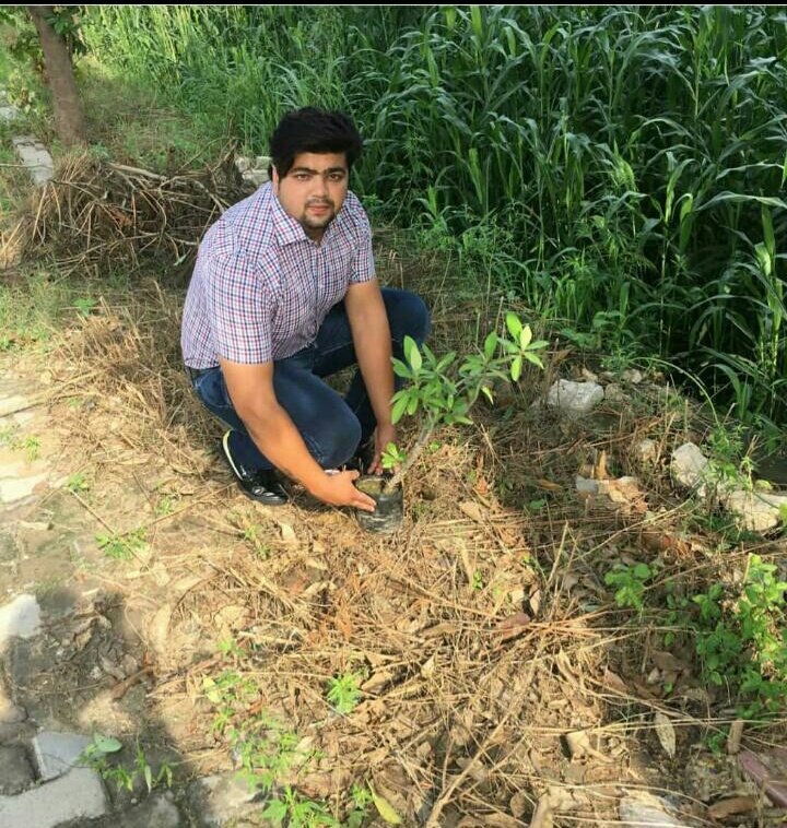 Insan2Seema's tweet photo. #TreePlantationWorldwide
Today   tree plantion on their guru month Saint @Gurmeetramrahim Singh ji insan 🙏🙏🙏 welldone insan g https://t.co/uwfostjXIm