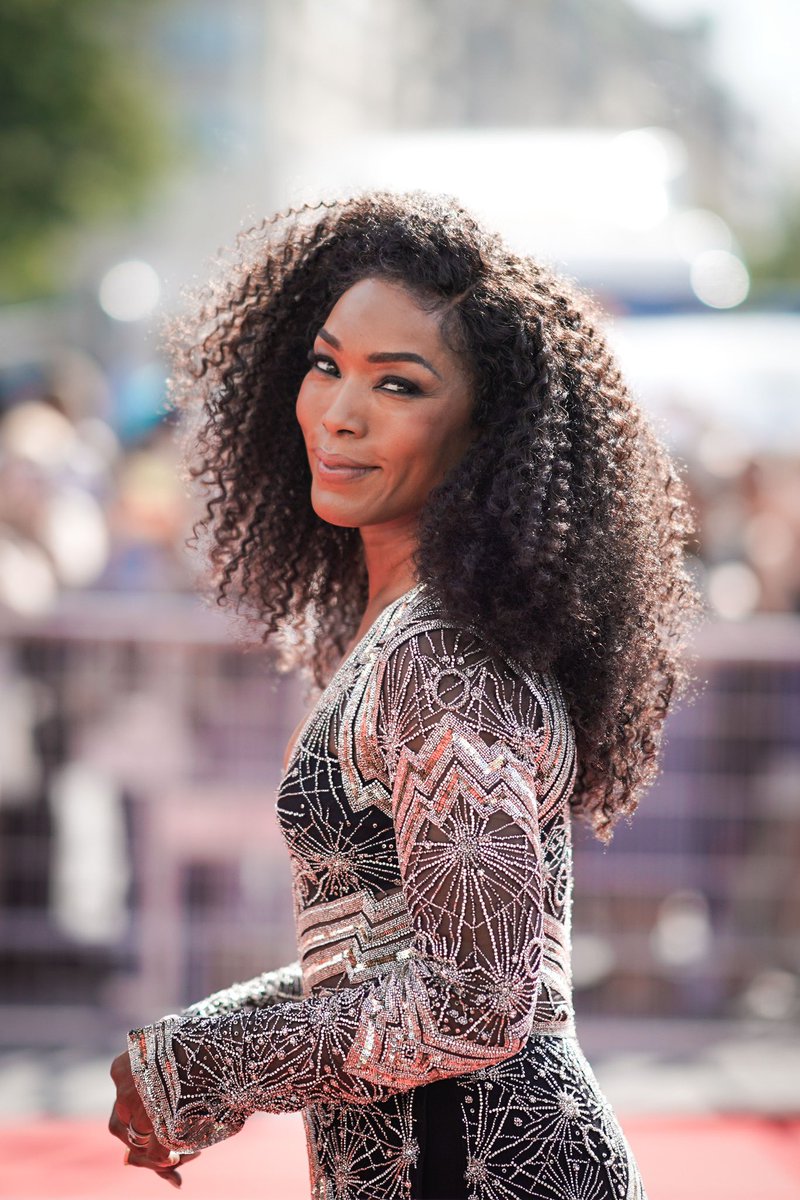blkgirlculture's tweet photo. Happy 61st Birthday to the fountain of youth herself, Ms. Angela Bassett 👑 https://t.co/0E1hA2b7mo
