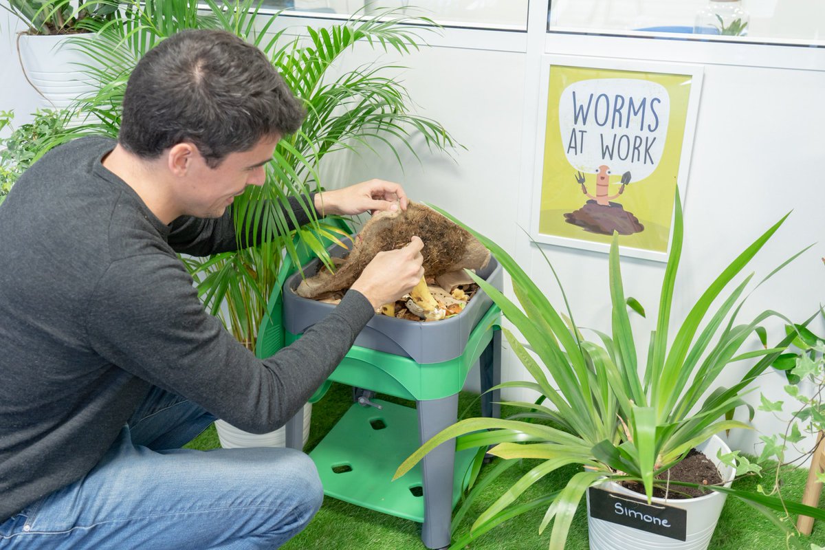 appvizer's tweet photo. We pride ourselves in our environmentally friendly approach like our composting! Join us and meet our little worms at work!🌱

https://t.co/NlQTcaC9yf 

#composting #gogreen #ecofriendly https://t.co/PcxMCt8AFZ
