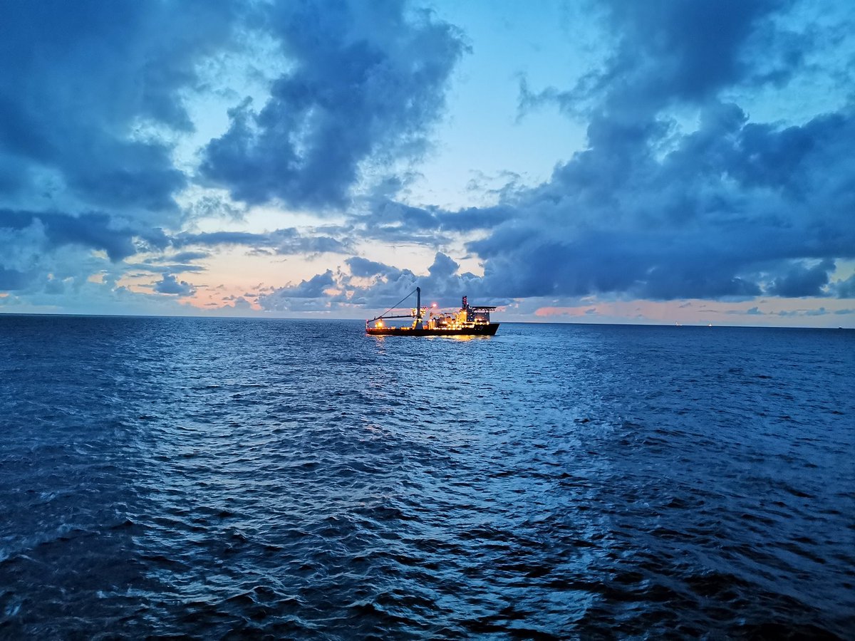 Our DSV Seven Pegasus lighting up the North Sea ✨#FleetFriday