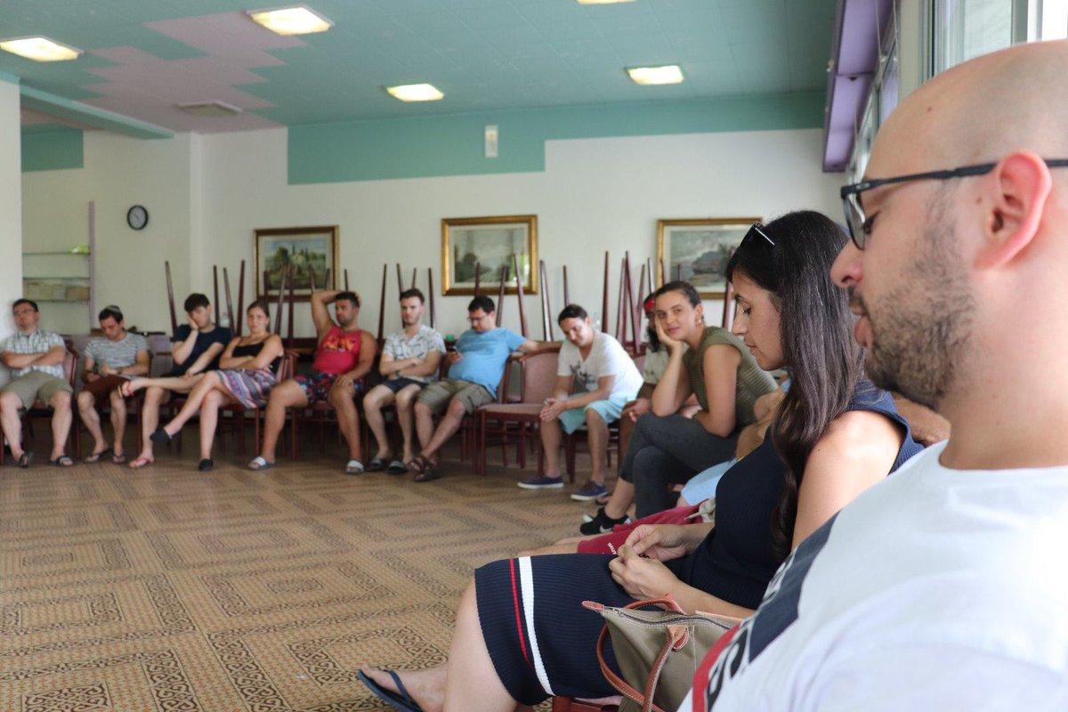 zwst_official's tweet photo. Beim derzeitigen 18Plus #Machane haben sich unsere jungen Erwachsenen nach Italien aufgemacht und werden durch tolle Verträge von Referent*innen begleitet. Unter anderem sind Avital Grinberg, Michael Groys und Samuel Gross mit spannenden Themen vor Ort. https://t.co/EAHb8uQo9v