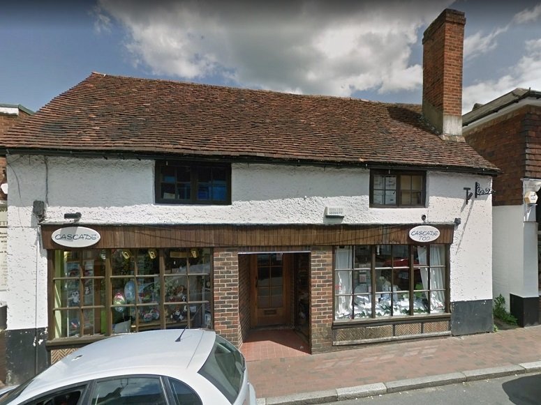 OwenIsherwood's tweet image. High Street  Retail Unit  To Let 
Ground Floor Character Shop To Let
Prominent Position on Bookham High Street
New Lease Available on Terms To Be Agreed
24.72 sq. m. / 224.8 sq. ft.
bit.ly/2OYYiSt