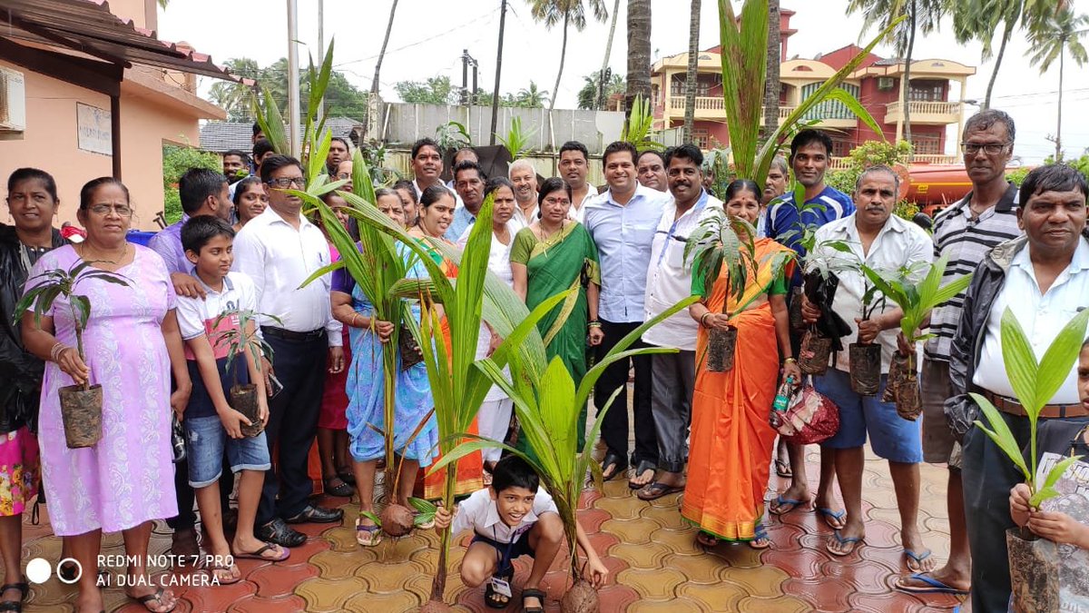 Jayeshvsal's tweet photo. Distributed plant saplings at Nerul Panchayat on the occasion of India's 73rd Independence Day. #NerulForward #IndependenceDay https://t.co/0yODb20uzo
