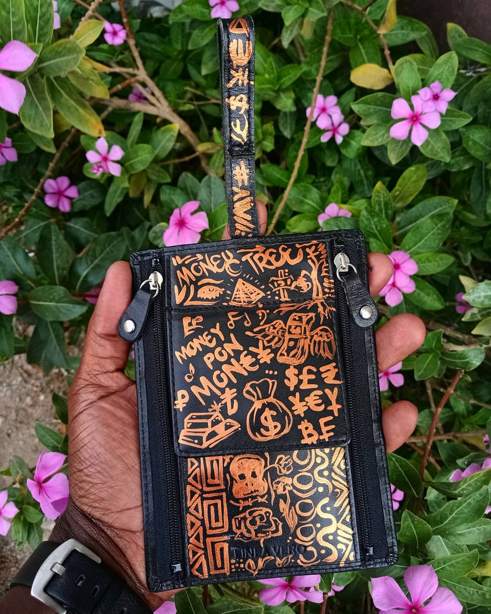 RozenIan's tweet photo. I've been painting my wallets of late. - Money Tree freestyle art wallet. Art - https://t.co/Pi2LcGYBs9

#rosendraws #rosenBYOS #rosensgallery #rosenianco #art #handpainted #wallet https://t.co/thlFrD79x1