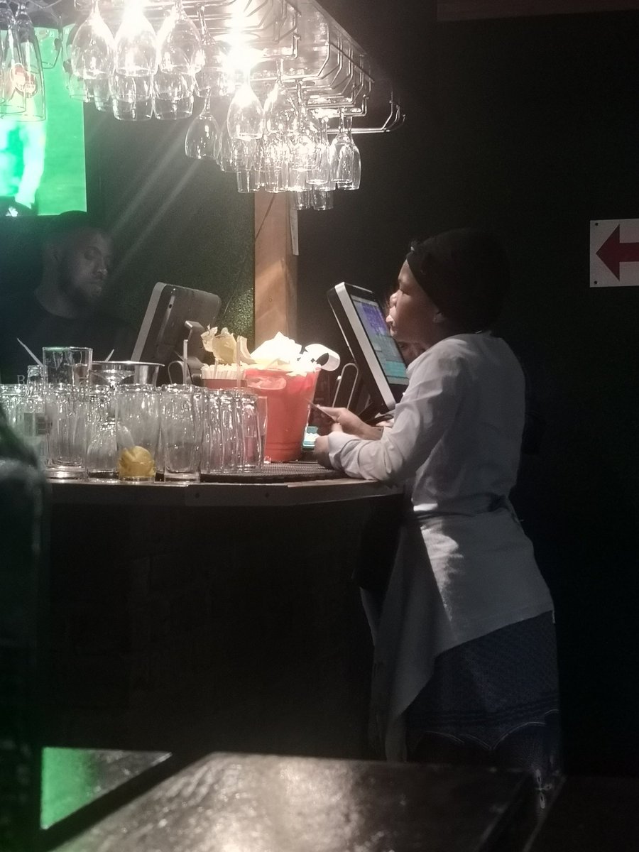 ZineGeorge's tweet photo. Yhooo ooMakoti baseMonti go clubbing. I give up https://t.co/XWZvgCGe1Z