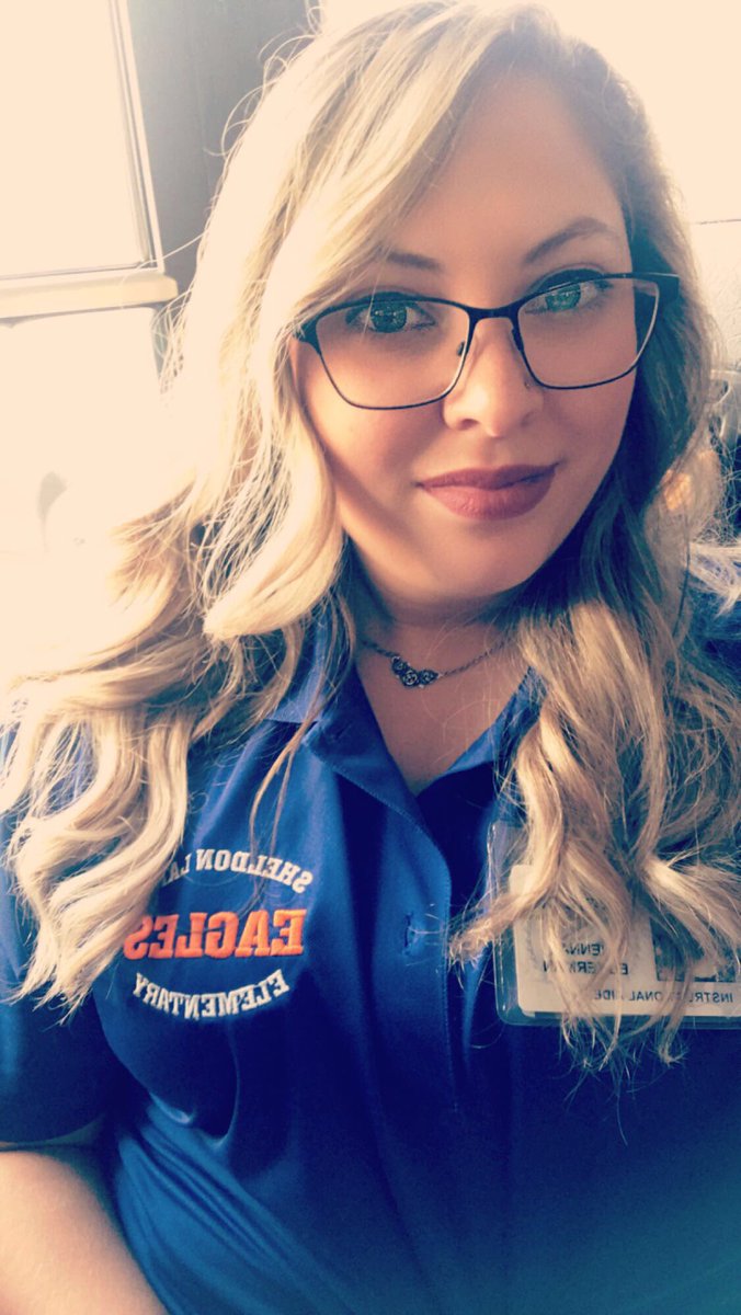 EckermanJenna's tweet photo. #convocationtime @LakeEagles @SheldonISD https://t.co/FuxpB3yCN7