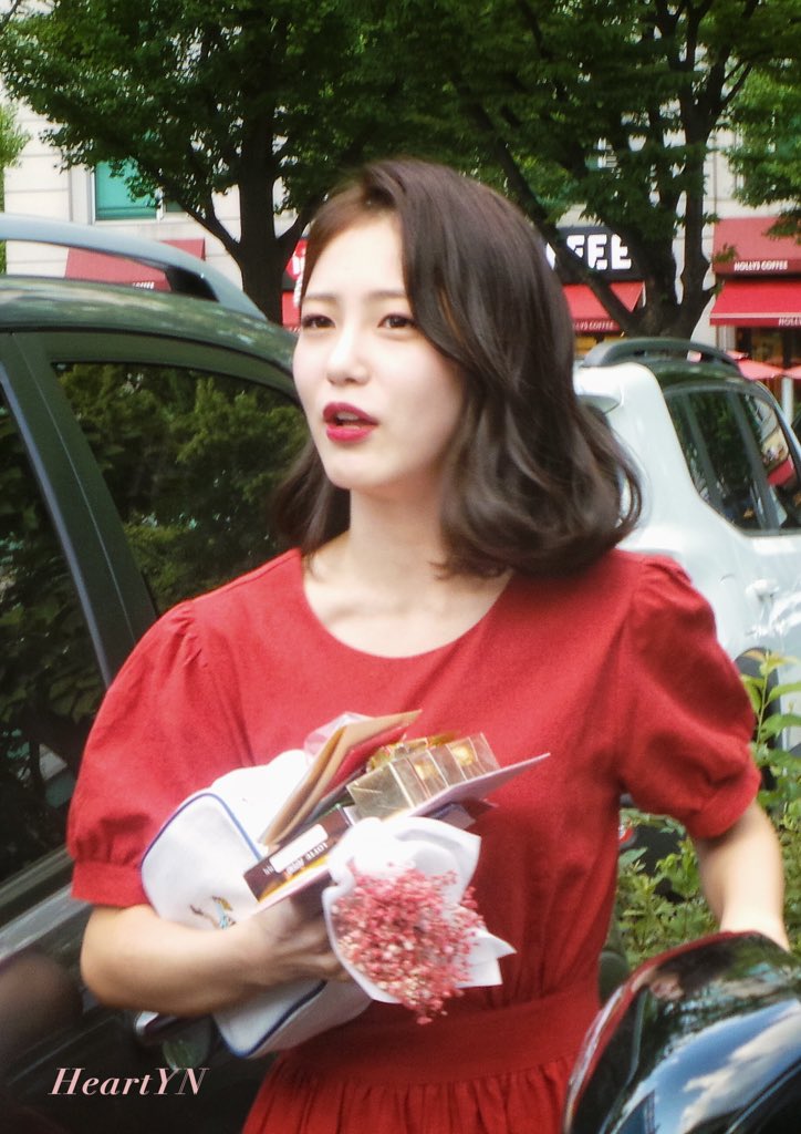 HeartYN_0118's tweet photo. 【HD】190816 뮤직뱅크 퇴근 
#신예은 #shinyeeun 
안녕하세요.HeartYN 입니다🙋🏻‍♀️
앞으로 잘 부탁드립니다. 🙇🏻‍♀️
로고크롭,2차가공 금지❌ https://t.co/9awzUK1FGq