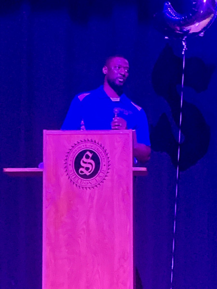 Suessaphone's tweet photo. The power of the positive. @SheldonISD superintendent and Board President exemplified positivity while addressing the crowd #SheldonISDConvocation2019 https://t.co/idd8kxCJjN
