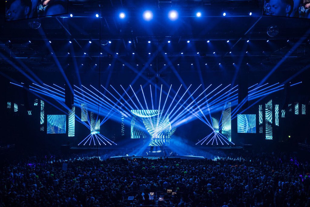 Robelighting's tweet photo. Celebrating their 25th anniversary, #REMA1000 held a massive party at the #JyskeBankBoxenArena & #lightingdesigner Sune Verdier utilized @Robelighting #MegaPointe, #BMFL & #Strobe luminaires plus #RoboSpot systems supplied by #SimpleCreations. https://t.co/BaLEZkSQuD ๐ธ @loosplat https://t.co/1lr4RZakK8