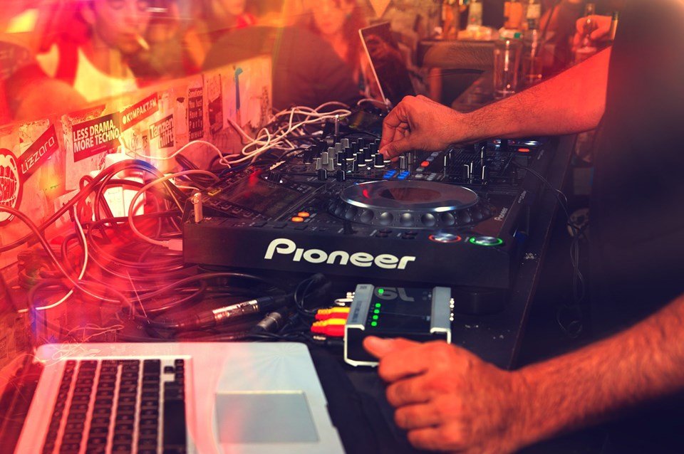 DiscoAcademy's tweet photo. Here at #Discosapien Academy, our program focuses on personalized courses in the appropriate curriculum depending on your experience level and learning goals when it comes to your passion for #DJing.

Contact us to learn more: https://t.co/hGXIuFrEpZ

#discosapienacademy #djs https://t.co/UbGAsWlLBR