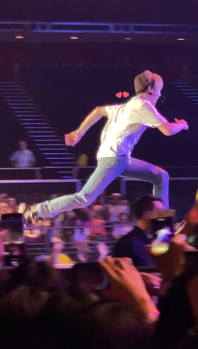 Danity_Forever's tweet photo. He still the same Kang Choding like we know 😊

Your happiness is our too😉💗

#강다니엘 #KangDaniel #KangDanielColorOnMeinSG https://t.co/qauA2uOqrD