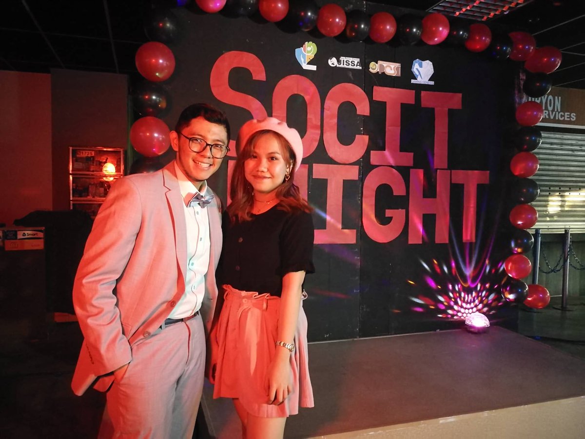 lautahooo's tweet photo. hosting partner again hays join speaks na, may special screening kami bukas para mapalitan naman co-host ko, nakakasawa na hahaha char @apcspeaks https://t.co/fVJF3N3BpT