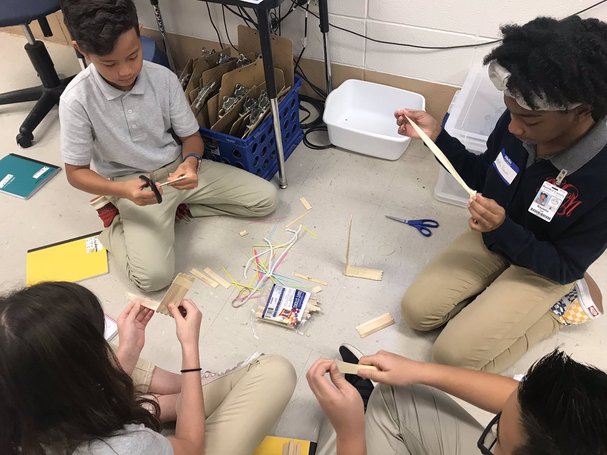 CauseyStem's tweet photo. Bookshelf, Smartboard, couch, tables. #stem #models #engineeranddesign @Causeytigers @MCPSS_SuperSci @empowermcpss @ChasityCollie11 @hoolie1julie https://t.co/do59YCBQ9P