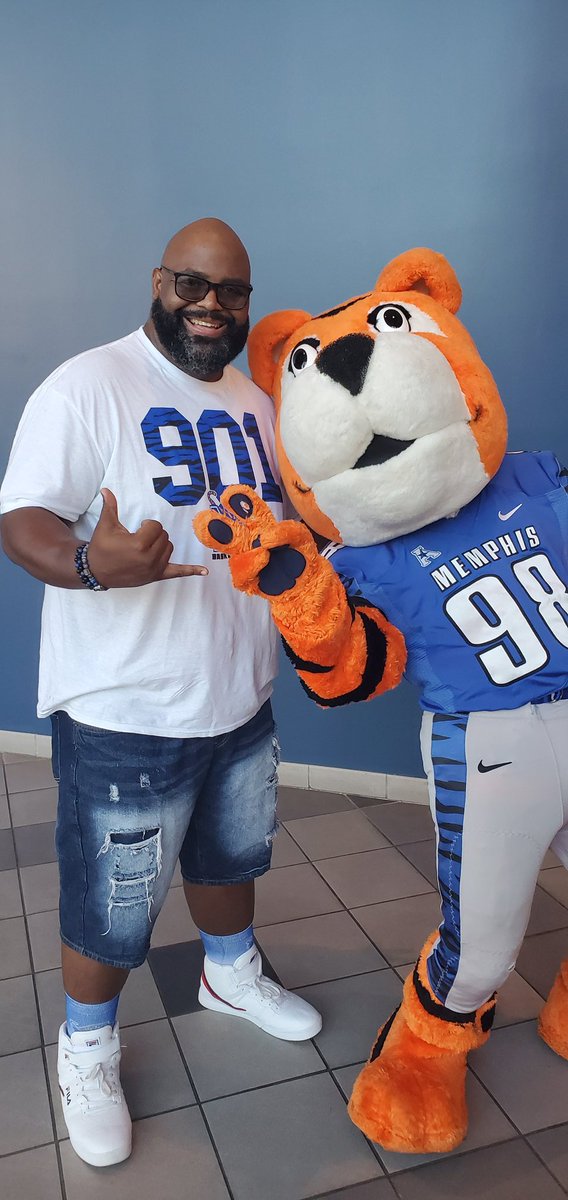 It's a U of M thang! You wouldn't understand #GoTigersGo <a href="/uofmemphis/">University of Memphis</a> <a href="/uofmschools/">University Schools UofM</a>