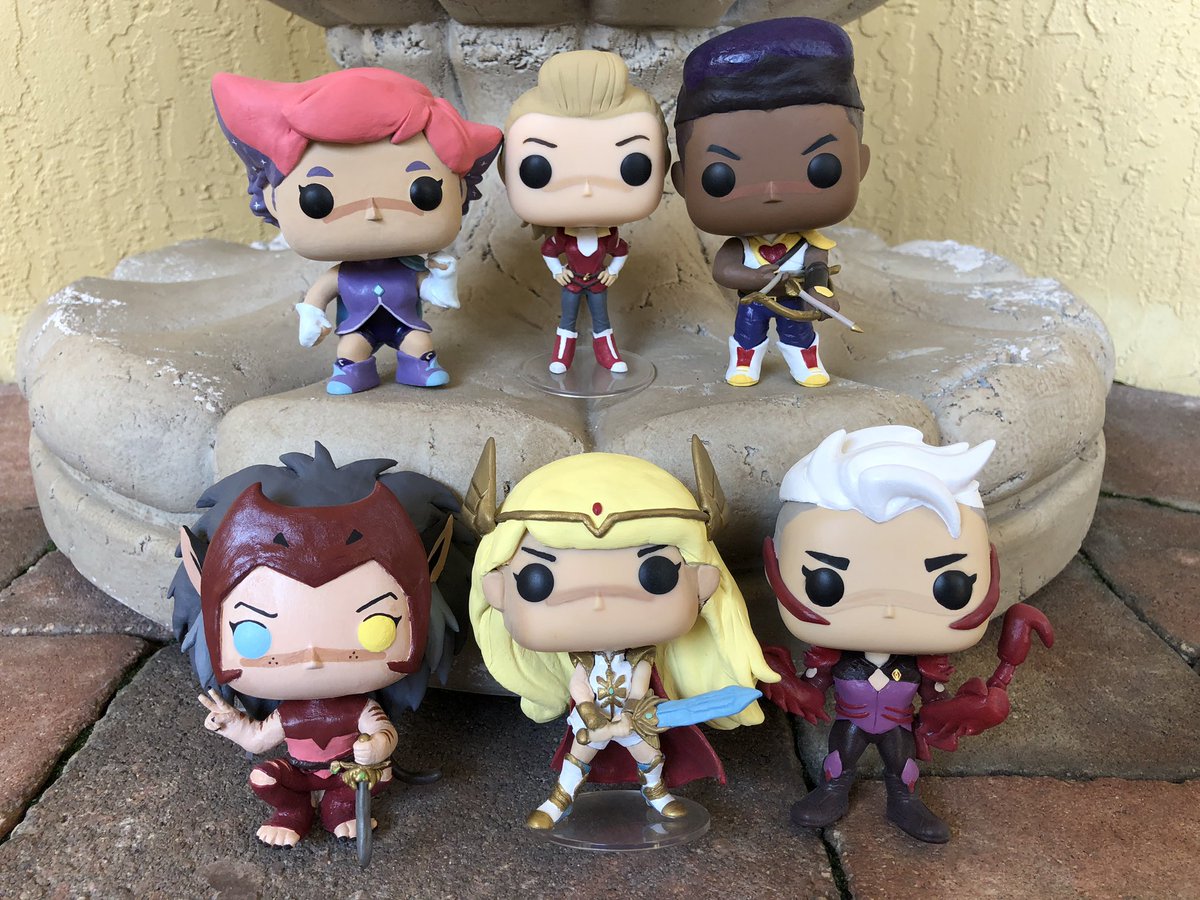 HOASlytherin's tweet photo. Finally done! Finished all my She-Ra pops! Love this show so much ✨👱♀️🏹😾🗡🦞 #SheRa @DreamWorksSheRa @Gingerhazing @aimeecarrero @KarenFukuhara @MarcusScribner @alyandaj @lauren_ash @netflix Best Friend Squad 4 life (the Horde is ok too...I guess) #TinyBow https://t.co/SMHH7Yz3vD
