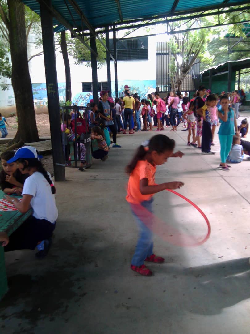 leoalvacabrera's tweet photo. En #Aragua Continúamos recreando a nuestros niños y niñas de la patria con el Plan #AgostoEscuelasAbiertas ¡Aragua Potencia Educativa! Seguimos Educando En Comunidad. @NicolasMaduro @psuvaristobulo 

@MPPEDUCACION @RosangelaOrozco @JorgePerezVZLA @RMarcoTorres @AraguaEducacion https://t.co/fXP8wiUytt