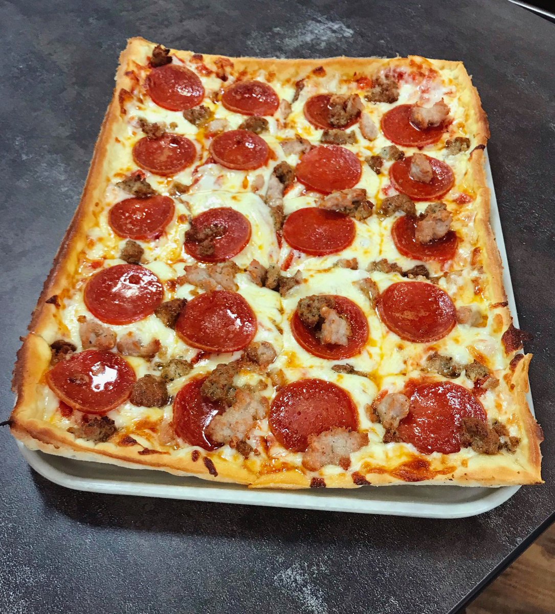 LedoPizza's tweet photo. 🔸 #FridayFeeling GIVEAWAY 🔸
WE ARE GIVING AWAY (1) 
$50 #LEDOPIZZA GIFT CARD! 

RETWEET AND FOLLOW TO BE ENTERED TO WIN! 
(One winner picked randomly at 10pm on 8/16/19) https://t.co/amJChYaGrm