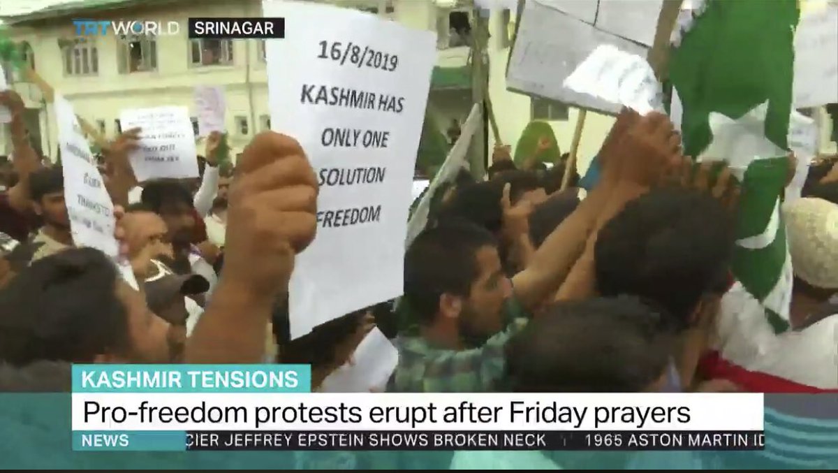 BurhanSpeaks's tweet photo. Kashmiris are a step ahead of India in the brain game always. 

Kashmiri protesters start putting dates on posters in protests so that Indian propaganda of passing off protests as “old videos” is rendered useless. 

#RedForKashmir #StandWithKashmir #Kashmir https://t.co/alxvmp7tDS
