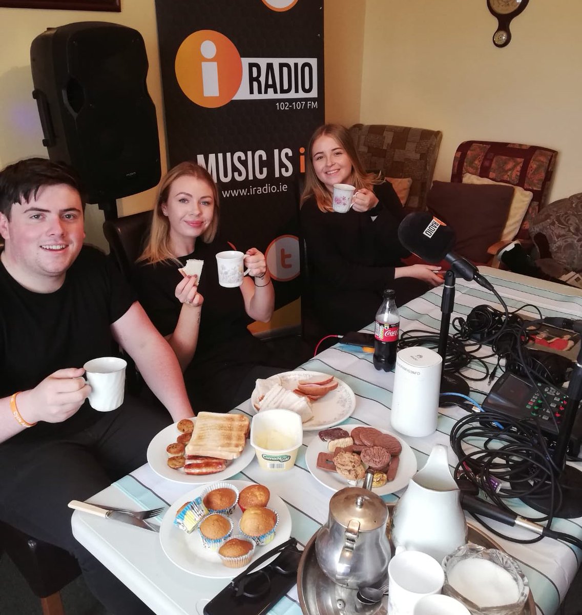 ThisisiRadio's tweet photo. The tea and biscuits are out in force! ☕️ 🤣
@DJDaveDuke & @fcorbetttweets are LIVE from Dave’s home house in Glenade, Co Leitrim wrapping up another week of #iGoHome with @ClaytonHotels 🙌 https://t.co/99vjwPxRSo