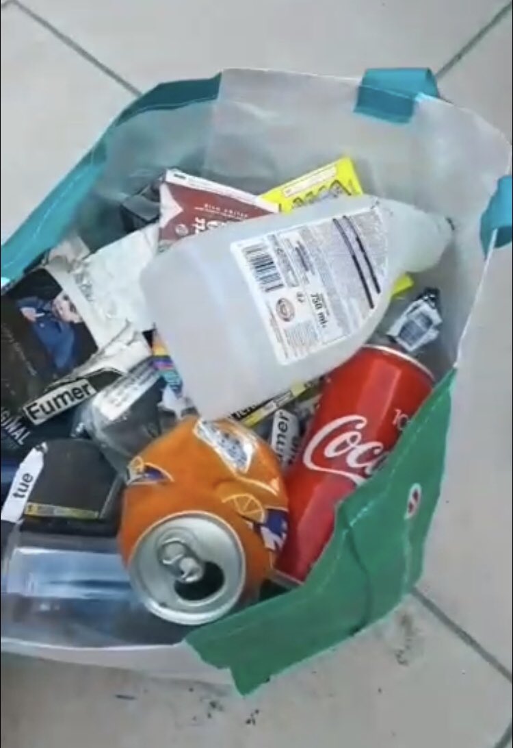 ManonVdl84's tweet photo. On peut tous agir 🌍 #FillTheBottle #Cleanwalk #Cleansnap https://t.co/iVu2tkSUQk