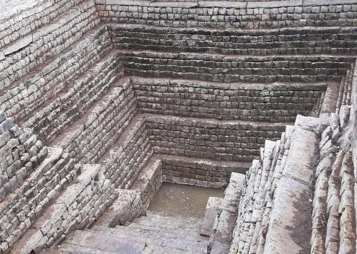 wandercloudd's tweet image. ಶ್ರೀರಂಗಪಟ್ಟಣದ ಜಕ್ಕನಹಳ್ಳಿಯಲ್ಲಿ  ಪಾಳುಬಿದ್ದೀದ್ದ ಕಲ್ಯಾಣಿಯನ್ನು ಮೈಸೂರಿನ ಶೇಷಾದ್ರಿಪುರಂ ಪದವಿ ಕಾಲೇಜಿನ #NSS ವಿದ್ಯಾರ್ಥಿಗಳು ತಮ್ಮ ಶ್ರಮದಾನದ ಮೂಲಕ  ಯಾರಿಗೂ ಬೇಡವಾಗಿದ್ದ  ಕಲ್ಯಾಣಿಯನ್ನು ಸ್ವಚ್ಛಗೊಳಿಸಿ ಸುಂದರಗೋಳಿಸಿ ಗ್ರಾಮಸ್ಥರ ಮೆಚ್ಚುಗೆಗೆ ಪಾತ್ರರಾಗಿದ್ದಾರೆ

@CMofKarnataka @sumalathaA @mepratap @gssjodhpur