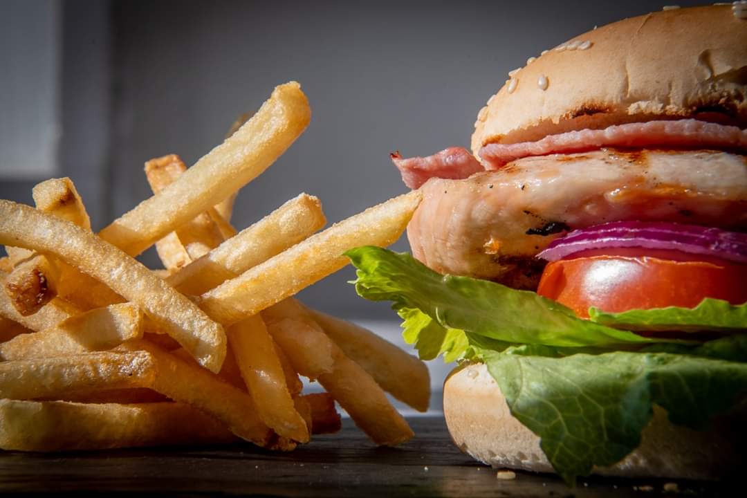 A rainy day calls for some warming &amp; hearty pub grub in a cosy pub! We are serving food between 6-9pm! Happy Friday! #foodanddrink #pubgrub #pubmenu #rain #FridayFeeling