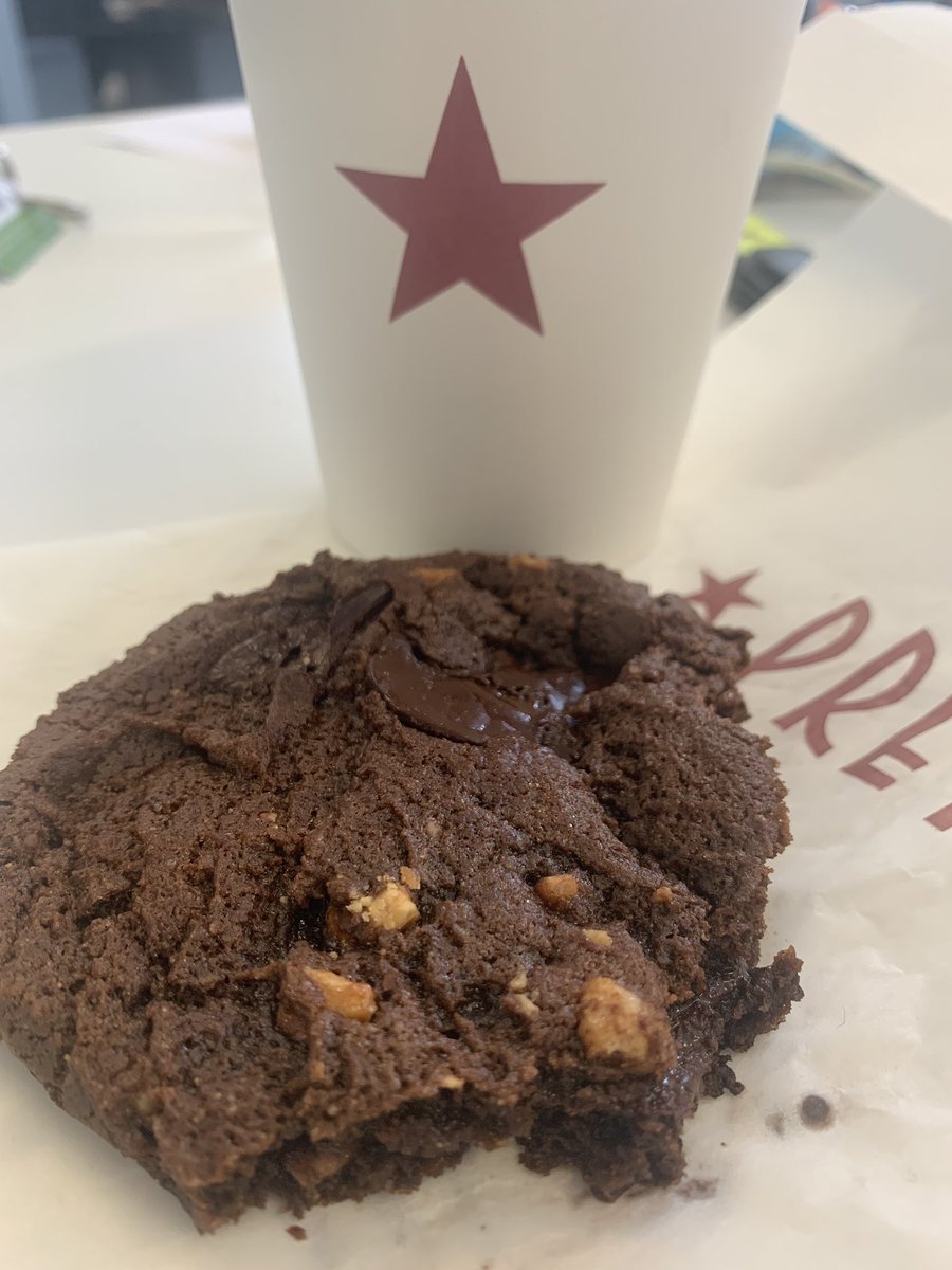 thewavesea's tweet photo. #CookieOClock thanks for the free cookie @pret! Vegan chocolate cookie is delicious 🤤🤤🤤 https://t.co/nhbnkEPd7F