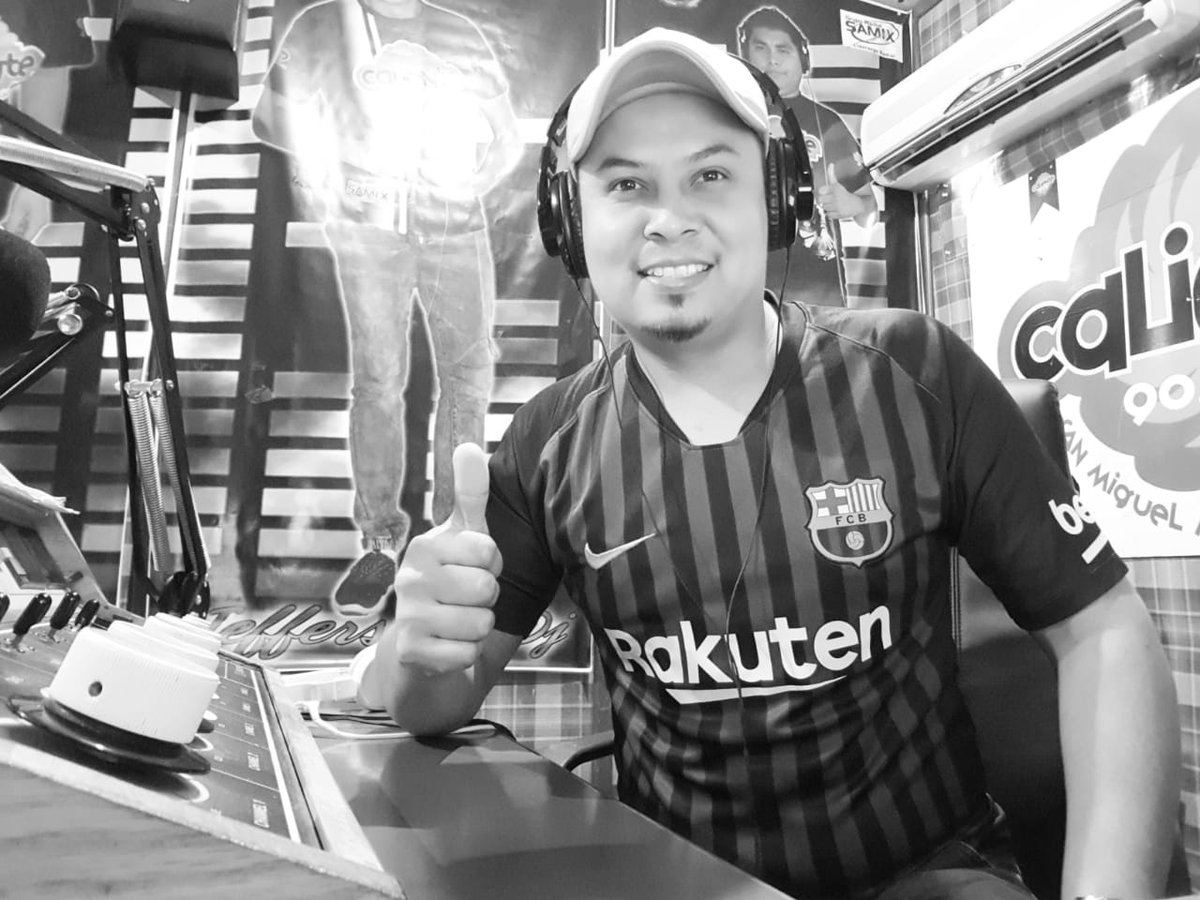 RadioLaCaliente's tweet photo. Hola mundo ✌
Buenos días le de Dios 
Día viernes y el cuerpo lo sabe! 
#LaFormulaNueveCeroUno con @Deejaynemesis  para que la pases bien!! 

Nuestras redes sociales 
WhatsApp: 76434264
Instagram: @caliente90.1fm
Twitter: RadioLaCaliente
Facebook: Radio La Caliente 90.1fm https://t.co/EOE7fl3XLh