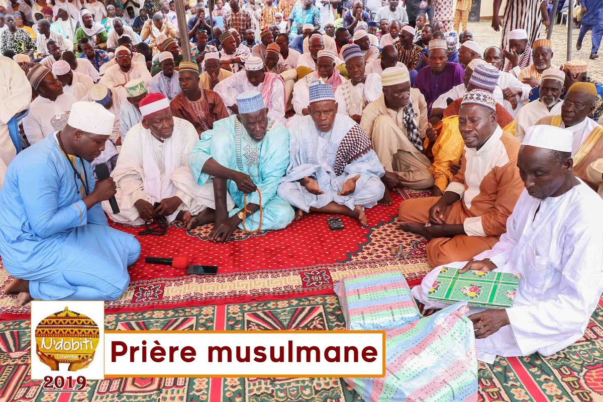 NDobiti's tweet photo. La célébration de la 3ème édition de la fête traditionnelle N’Dobiti a démarré ce vendredi 16 août 2019 par une prière musulmane sur l’esplanade de la mosquée centrale de la ville de Tchamba. https://t.co/N1Vz2ykiSV
