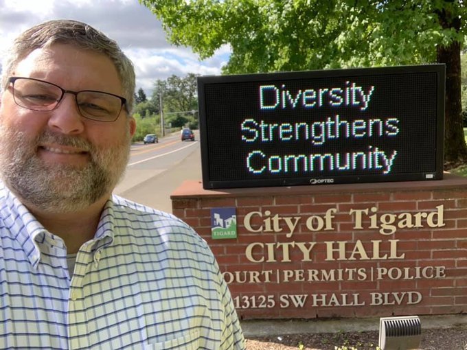 TigardOR's tweet image. The joy in #localgov and an inclusive community...

Mayor @JasonSnider2, @TigardLibrary, @TIGARDCHAMBER, @jloveroses, and @cygnoir celebrating #CityHallSelfie Day.