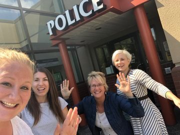 TigardOR's tweet image. The joy in #localgov and an inclusive community...

Mayor @JasonSnider2, @TigardLibrary, @TIGARDCHAMBER, @jloveroses, and @cygnoir celebrating #CityHallSelfie Day.