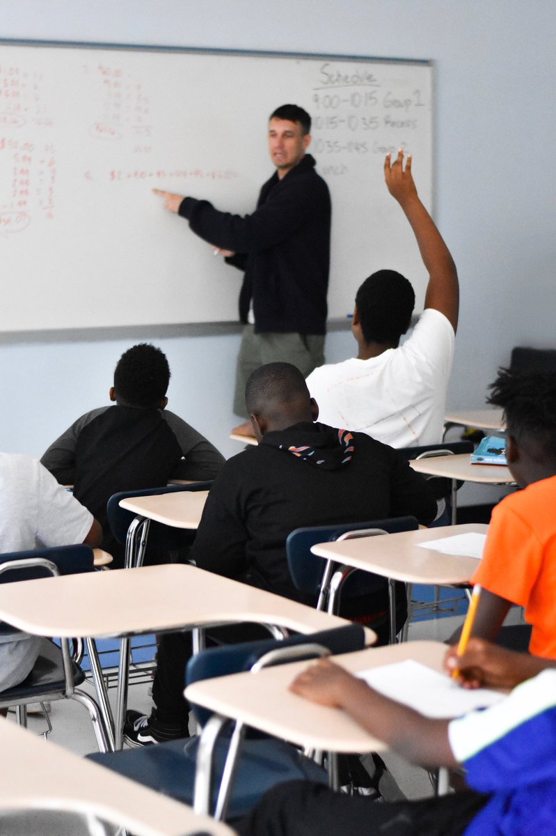 EA4HL's tweet photo. At Excell Academy, we believe that a challenging curriculum should be available to all children in our community! We are dedicated to providing an academically challenging educational experience for all!📚🎒🙋♂️
#educateelevate #knowledgeispower #educationfirst https://t.co/9WeoHt5NtY