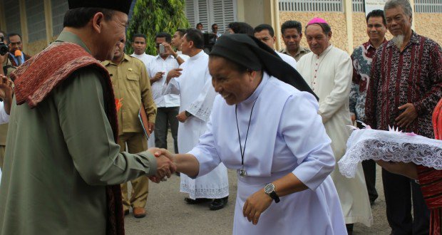 imascorgan's tweet photo. U/ semua saudara2 ku, sahabat2ku, teman2ku umat kristiani&amp;katolik
Apabila ada saudara seimanku yg pernyataannya melukai perasaan kalian sy minta maaf,sy turut merasa malu,smgAllah sll menjaga lisan kt thdp sesama, kalian saudaraku dlm kemanusiaan, saudaraku satu tanah air, love u https://t.co/nsWEOLAh6G