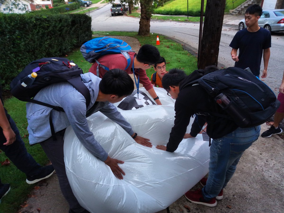 nctu_t's tweet photo. Ritual(?)
#MoveInDay
#NationalChiaoTungUniversity 
#SubTChallenge https://t.co/8eaZYnxBxe