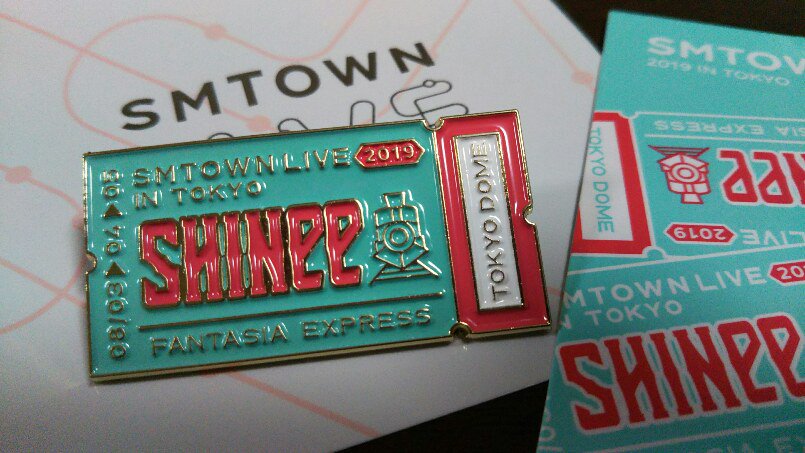 akeytsukako's tweet photo. 優しいお友達から~~✨💎🥰💕♥
#SHINee #TAEMIN
#SMTOWNLive2019inTOKYO
#FANTASIA_EXPRESS
#会場限定ランダムバッジ https://t.co/LVfovwWyF5