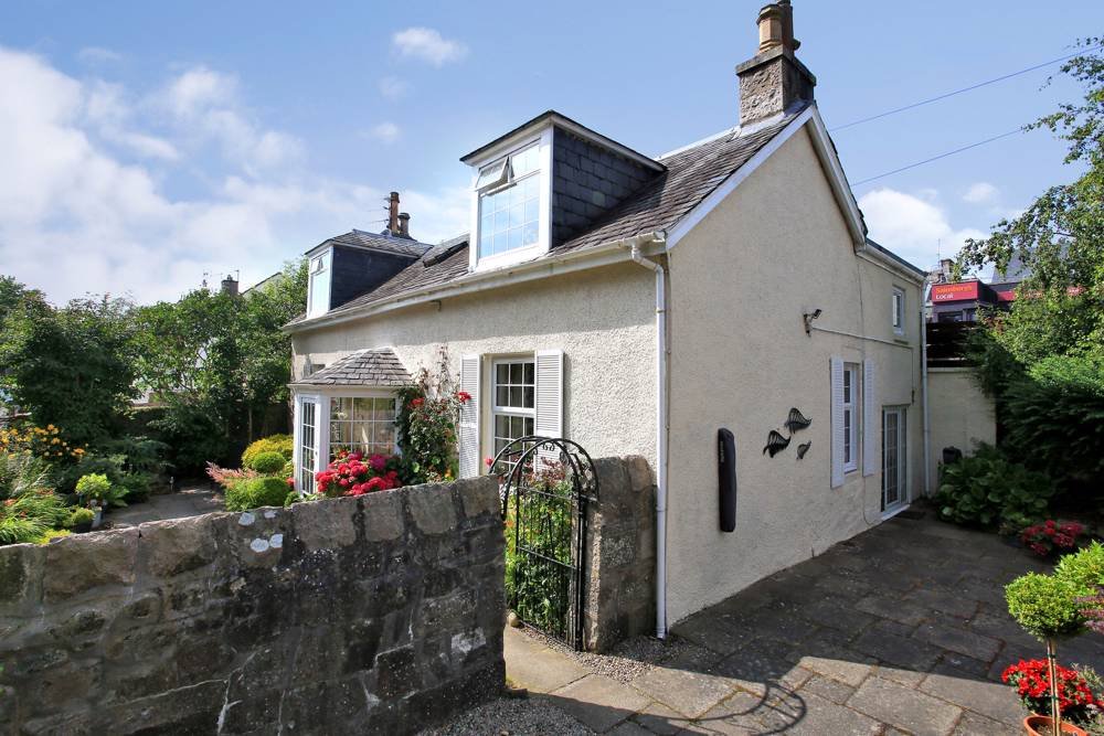 ASPC_UK's tweet photo. This week’s #MostViewedProperty is picture-perfect! Located in Cults, it benefits from four bedrooms, three living areas and a beautiful garden: https://t.co/qlzWDaHSmH https://t.co/K83ernMNpG