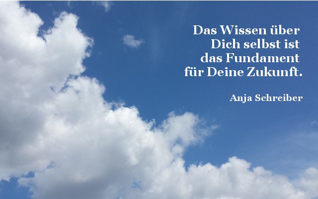 PerspektiveBB's tweet photo. Der neuer Header meines Blogs: Der #Spruch findet sich in meinem Buch "Die #Sehnsuchtsstrategie" und ist die Überschrift meiner gesamten journalistischen Arbeit. Denn die #Selbstreflexion ist eine wichtige Grundlage für beruflichen #Erfolg und #Zufriedenheit! #Karriere https://t.co/IzlpwKeG3v