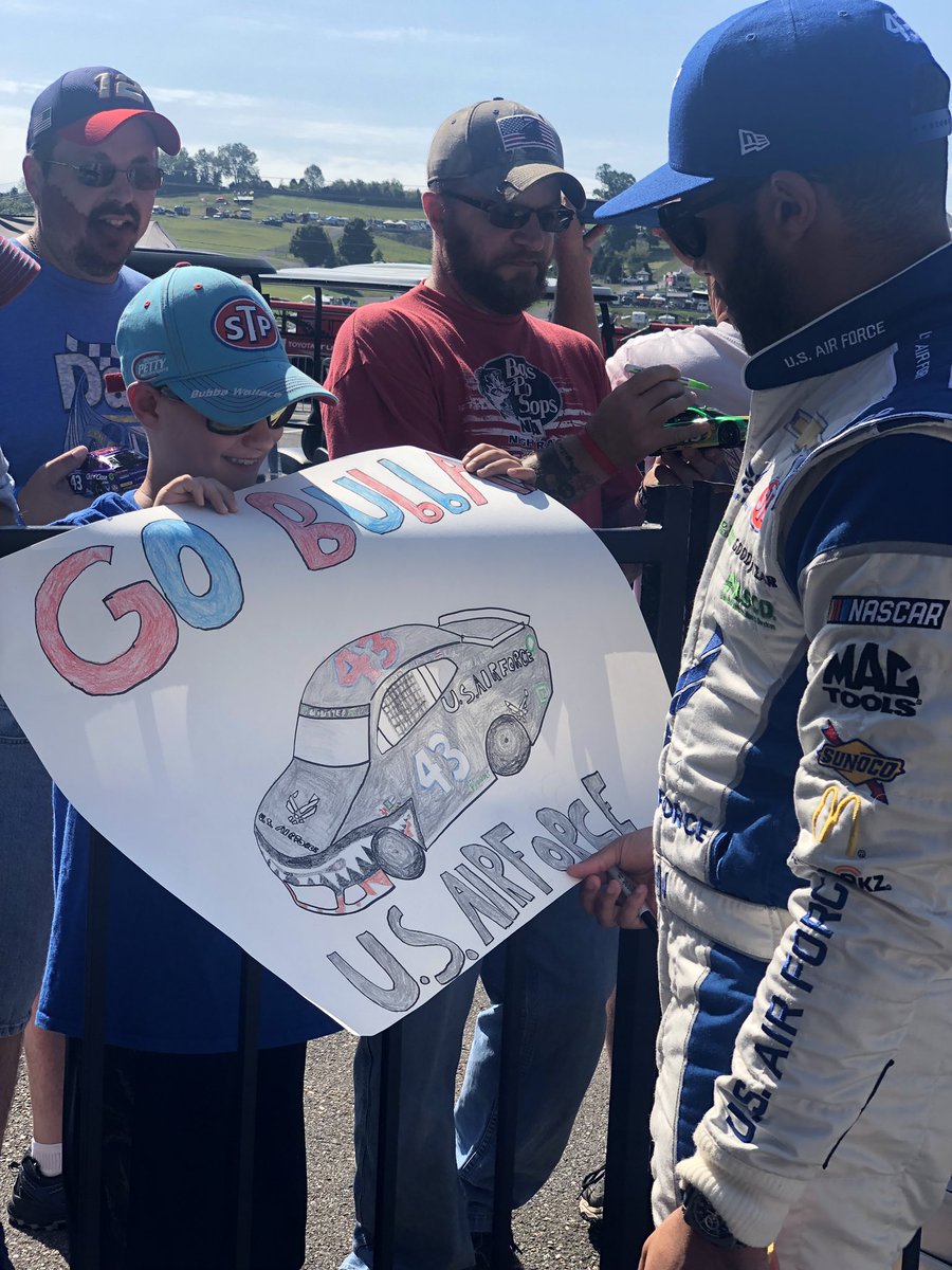 Richard Petty Motorsports On Twitter First Thing On Bubbawallace S To Do List Sign A Few Autographs Check Out This Awesome Usafrecruiting No 43 Poster That Caught Bubba S Eye Aimhigh Kidsdrivenascar Nascar