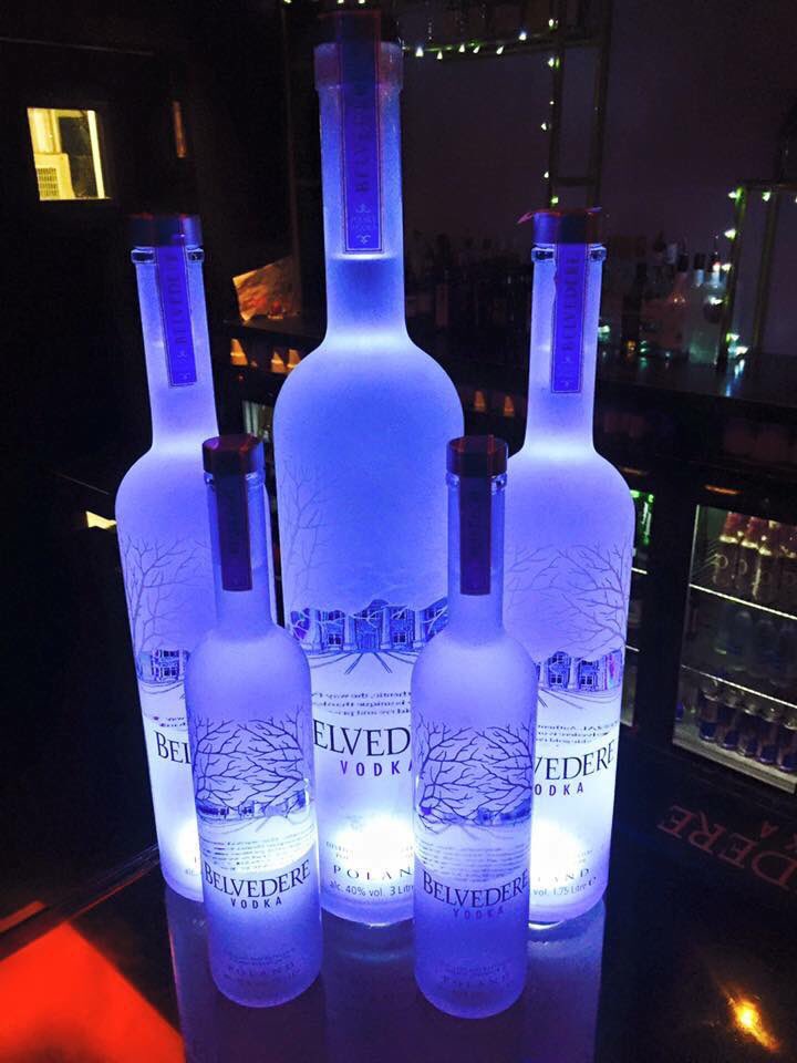 QubeColch's tweet photo. 🍹HAPPY FRIDAY!🍹 Let's get your weekend started,..Banging tunes, Buy 1 get 1 Free Cocktails (5-10pm) and the ultimate feel good atmosphere. See you there!
.
.
.
#qubebar #qubecolchester #qubefridays #essexnightlife #essexbars #essexgirls #essexboys #weekend  #cocktails #glamour https://t.co/Mgq7tnO7Am