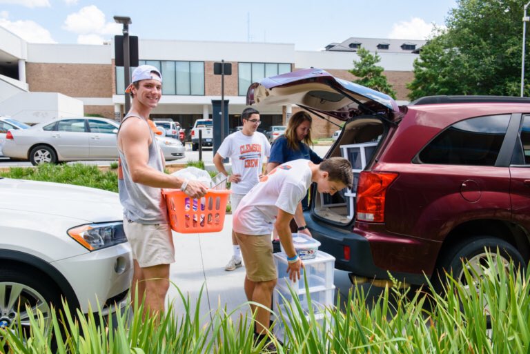MadrenCenter's tweet photo. HAPPY MOVE-IN WEEKEND CLASS OF 2023 🐅📦🔑

#ClemsonMoveIn #ClemsonMoments https://t.co/GnswEEnuAU