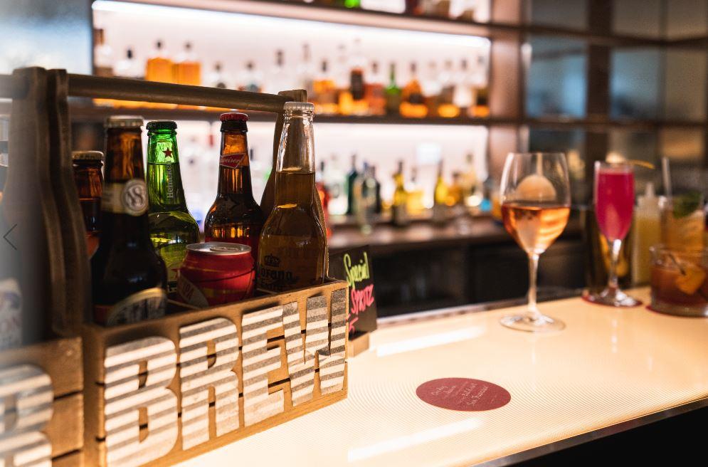 HotelZoeFW's tweet photo. Friday calls for drinks at Bar Zoe 😊🥂 #HotelZoeFW https://t.co/lAh8nT5Z8l