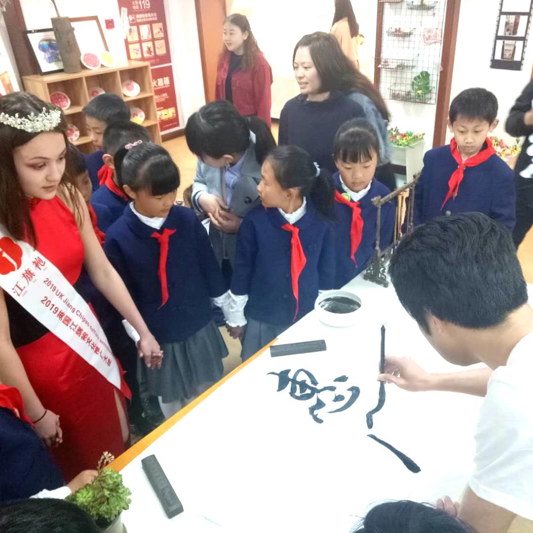 Wisdom_Found's tweet photo. #PenBuddies let children experience different cultural backgrounds, enhancing their ability to overcome such challenges. 

Let’s promote a wise lifestyle together and join us in our 1st Anniversary celebration. We have a sweet treat for you!

Learn more: https://t.co/c4z8ILWCtX https://t.co/uIBYZCbLZM