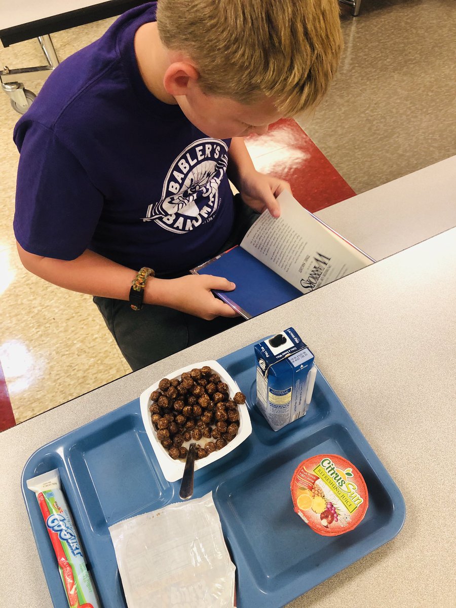 OConnellKatieM's tweet photo. EdD research providing buses, books, meals, and a literacy-focused summer program for rural middle-school students. Supporting me every step of the way is my @EdLdshpMSUM advisor, Dr. Suarez-Sousa! #BestAdvisorEver #EdD2020MSUM #literacy https://t.co/gK8TXlDpqM