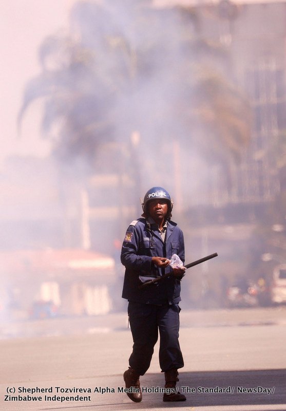 NewsDayZimbabwe's tweet photo. #FunkyFriday #16Augustdemo #maputi Pic by @stozvirevaa @r_muchenje @tapiwazivira @tinosamk @ninja_reezy @johnmokwetsi @HStvZim @thestandardzim @SoutherneyeZim @Zimindependent https://t.co/Vn9h5OVtRZ